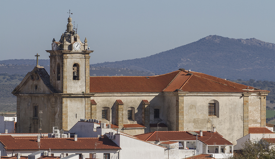 Iglesia de San Vicente Mártir, donde se ha ubicado el módulo de liberación, sobre un rincón de la cubierta y al amparo de la tor Iglesia de San Vicente Mártir, donde se ha ubicado el módulo de liberación, sobre un rincón de la cubierta y al amparo de la tor